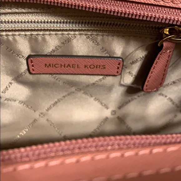 🔛💜FLASH SALE⚡️ Michael Kors crossbody - Picture 7 of 8